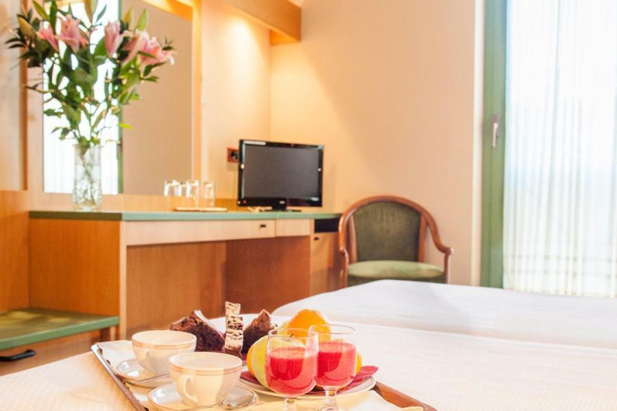 Hotel Miralago San Zeno di Montagna Ngoại thất bức ảnh