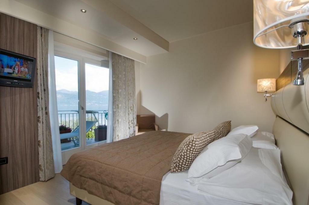 Hotel Miralago San Zeno di Montagna Ngoại thất bức ảnh